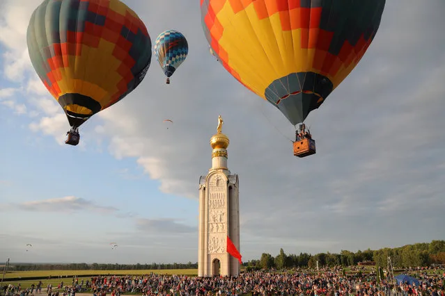 Hot air balloons during a morning flight as part of the 7th Nebosvod Belogorya (Belogorye Sky) international hot air balloon festival in the village of Dubovoye in Belgorod Region, Russia on August 2, 2019. (Photo by Anton Vergun/TASS)