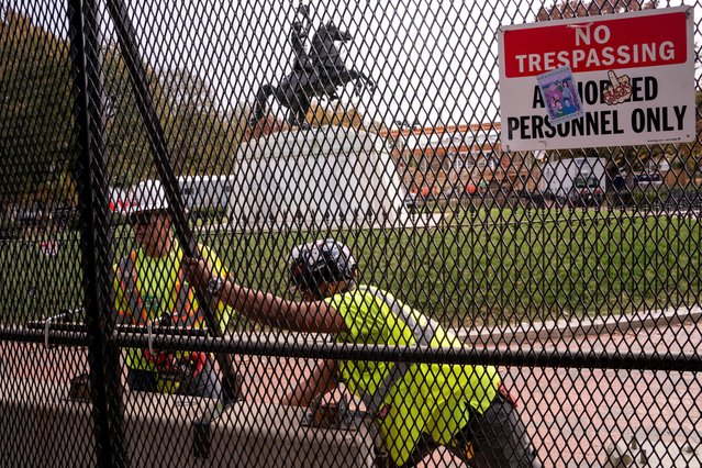 Workers erect security fencing near the White House ahead of the U.S. presidential election in Washington on November 4, 2024. (Photo by Nathan Howard/Reuters)