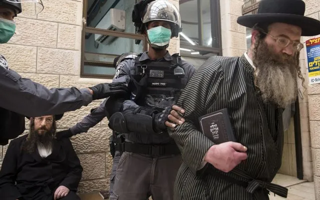 Israeli police troops detain an Ultra Orthodox Jewish man as they enforce a partial Coronavirus lockdown in the Mea Shearim nighborhood on March 31, 2020 in Jerusalem, Israel. The Coronavirus (COVID-19) pandemic has spread to many countries across the world, claiming over 30,000 lives and infecting hundreds of thousands more. (Photo by Amir Levy/Getty Images)