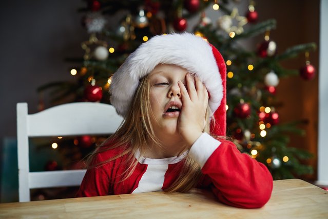 Portrait of a tired little girl with a Christmas hat on. (Photo by Sally Anscombe/Getty Images)