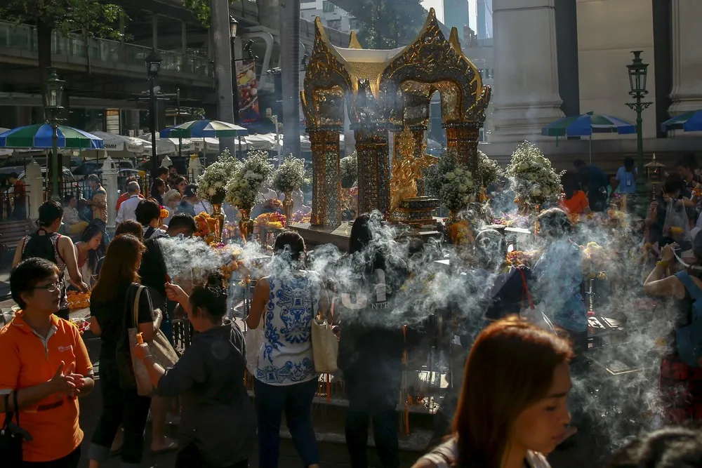 Thais Unveil Restored Statue at Bomb Site to Boost Morale