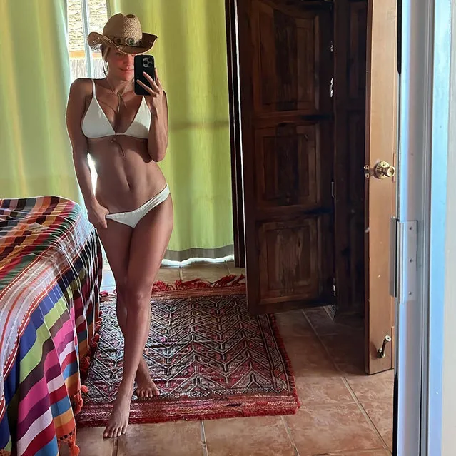 American television personality Kristin Cavallari snaps a mirror selfie in a bikini in the first decade of October 2022. (Photo by kristincavallari/Instagram)