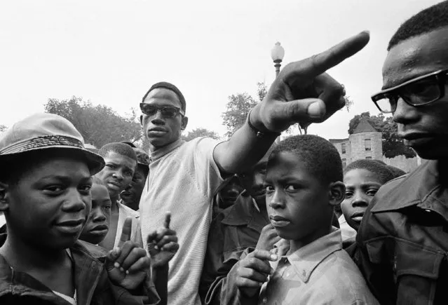 Rufus & 'Catfish' Mayfield pointing, gets his brainchild, a $300,000 project to give work to some 900 African American youngsters and clean up the slums where they live, underway on August 7, 1967. Mayfield is chairman of the board of the new organization Pride, Inc., despite his 27 months in a reformatory for car theft. The project is sponsored by the Labor Department. (Photo by AP Photo)