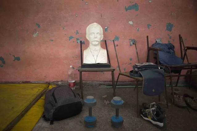 A bust of Cuban independence hero Jose Marti at a wrestling academy in downtown Havana, November 15, 2014. (Photo by Alexandre Meneghini/Reuters)