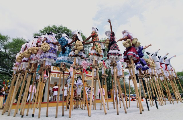 Traditional Oaxacan dancers on stilts perform during the Guelaguetza 2024 festival in Villa de Zaachila, Oaxaca state, Mexico on July 29, 2024. Every year, the Guelaguetza festival showcases a big sample of Mexican folklore, including food, music and traditional dance. (Photo by Patricia Castellanos/AFP Photo)