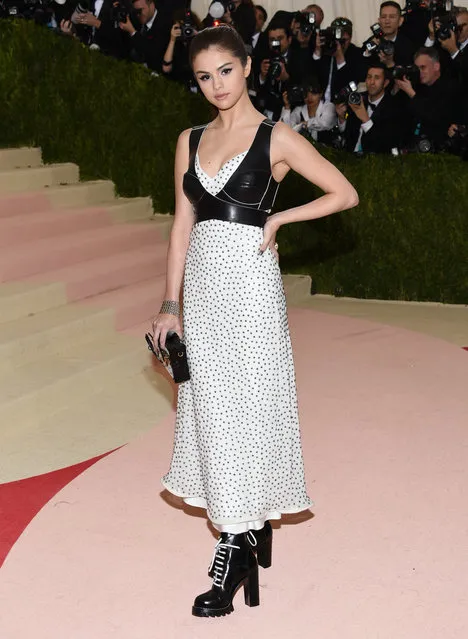 Selena Gomez arrives at The Metropolitan Museum of Art Costume Institute Benefit Gala, celebrating the opening of “Manus x Machina: Fashion in an Age of Technology” on Monday, May 2, 2016, in New York. (Photo by Evan Agostini/Invision/AP Photo)