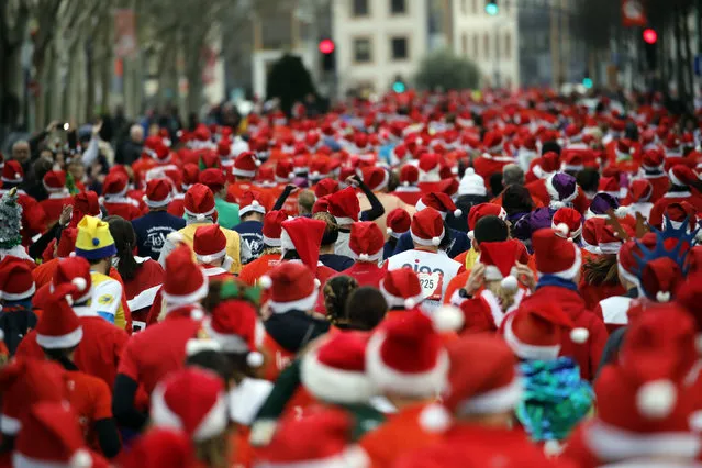 Runners dressed as Santa Claus take part in the “Christmas Corrida Race” on the streets of Issy Les Moulineaux, outside Paris, Sunday, December 15, 2019. (Photo by Christophe Ena/AP Photo)