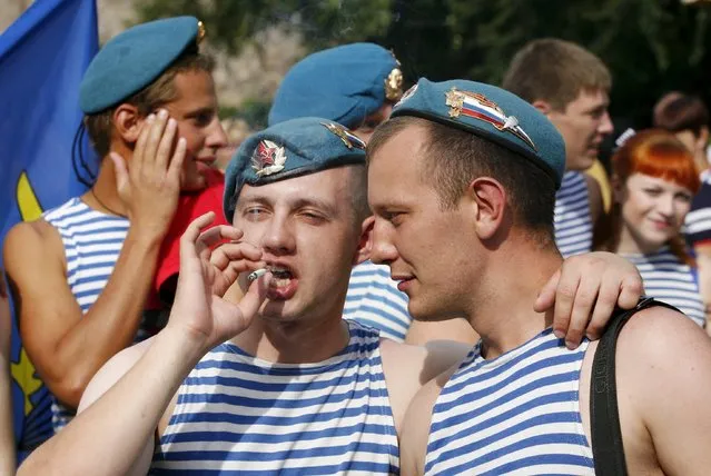 Men gather during celebrations for the Paratroopers Day at the Central park in the Siberian city of Krasnoyarsk, Russia, August 2, 2015. (Photo by Ilya Naymushin/Reuters)