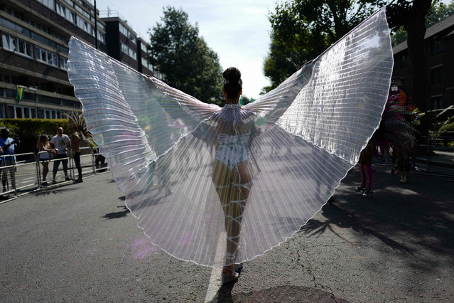 A carnival performer spreads her “wings” on the main Parade day of the Notting Hill Carnival in west London on August 28, 2017. (Photo by Tolga Akmen/AFP Photo)