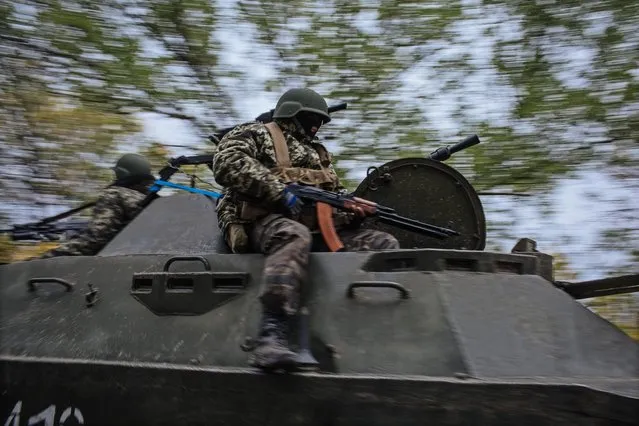 A Ukrainian soldier on an armored military vehicle in Kramatorsk town, near Slaviansk, Ukraine, 16 September 2014. The Parliaments of Ukraine and the European Union were set 16 September to ratify a landmark political and free trade deal, but some lawmakers expressed displeasure over a delay in the agreement. (Photo by Roman Pilipey/EPA)