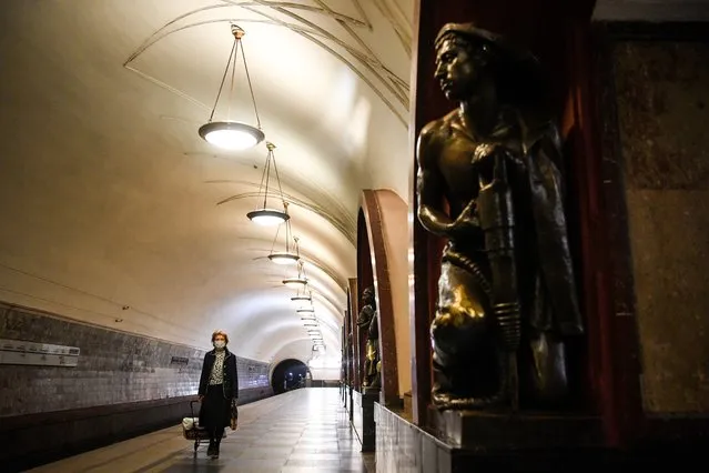 A passenger wearing a protective mask walks on a platform at a metro station in Moscow on May 11, 2020, during a strict lockdown in Russia to stop the spread of the COVID-19 infection caused by the novel coronavirus. President Vladimir Putin said that Russia's non-working period imposed to contain the spread of the coronavirus will be lifted from May 12. (Photo by Kirill Kudryavtsev/AFP Photo)