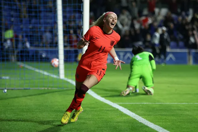 Chloe Kelly of England celebrates scoring their team's second goal during the International Friendly between England and Japan at Pinatar Arena on November 11, 2022 in Murcia, Spain. (Photo by Clive Brunskill/Getty Images)