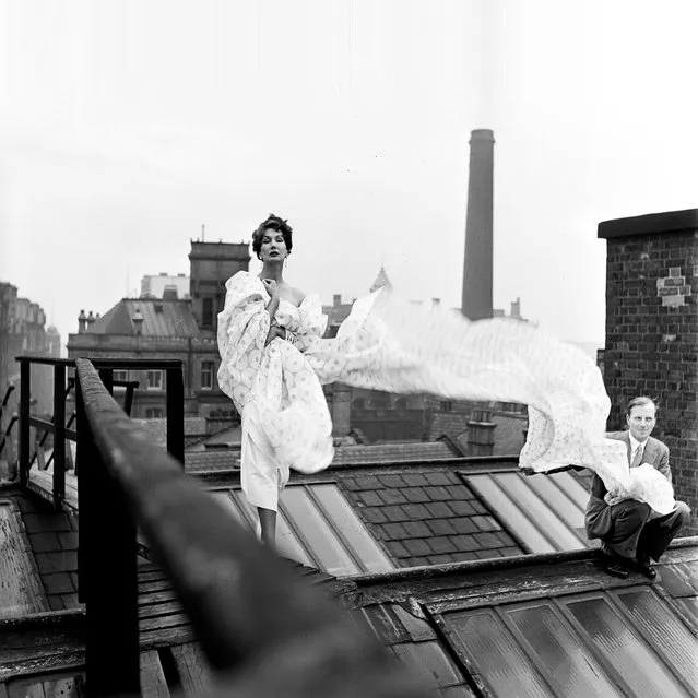 Speaking of this shoot, Juda said: “For a cotton issue (of the magazine) I took Barbara Goalen to the Calico Printers’ Association. Instead of having 18 fabrics just laid out, I said, “Let’s try something”. Goalen in a cloud of billowing fabric on a showroom rooftop was the result. Here: Goalen on the roof of Whitworth & Mitchell’s, Manchester, 1952. (Photo by Elsbeth Juda Archive/Victoria and Albert Museum)