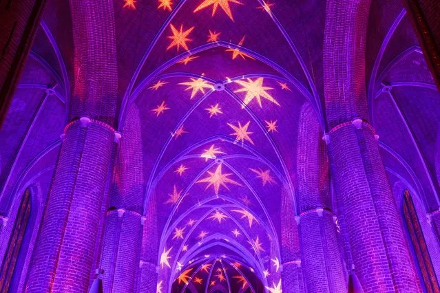 The Marktkirche church in Hanover, central Germany, is festively illuminated for advent on December 1, 2015. (Photo by Philipp von Ditfurth/AFP Photo/DPA)