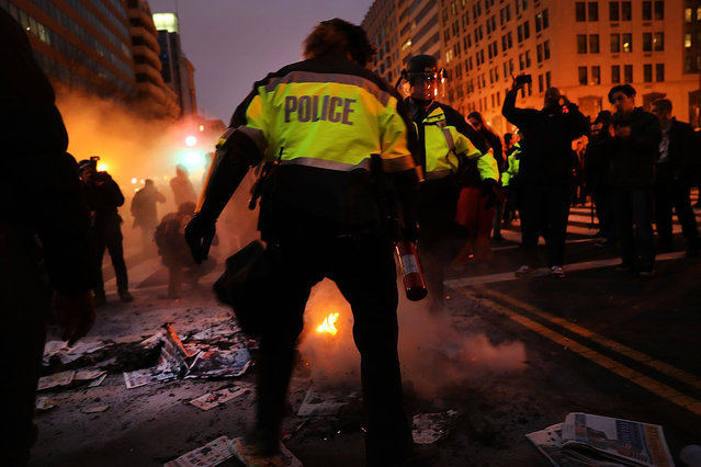 Police and demonstrators clash in downtown Washington after a limo was set on fire following the inauguration of President Donald Trump on January 20, 2017 in Washington, D.C. (Photo by Spencer Platt/Getty Images)