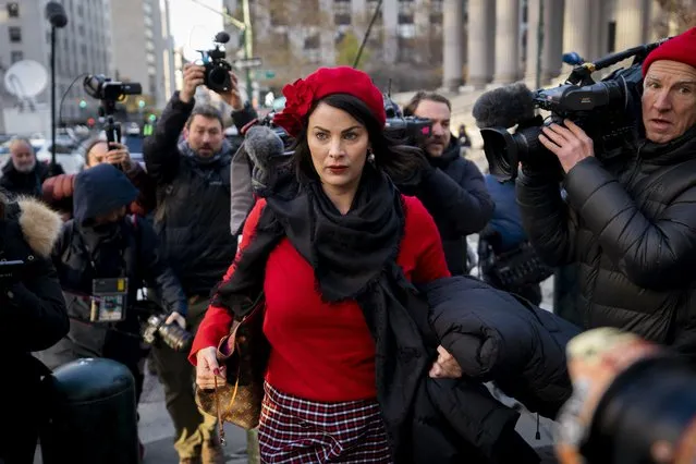 Sarah Ransome, an alleged victim of Jeffrey Epstein and Ghislaine Maxwell, arrives to the courthouse for the start of Maxwell's trial in New York, Monday, November 29, 2021. Maxwell, who once dated the financier – is accused of acting as Epstein's chief enabler, recruiting and grooming young girls for him to abuse. (Photo by John Minchillo/AP Photo)