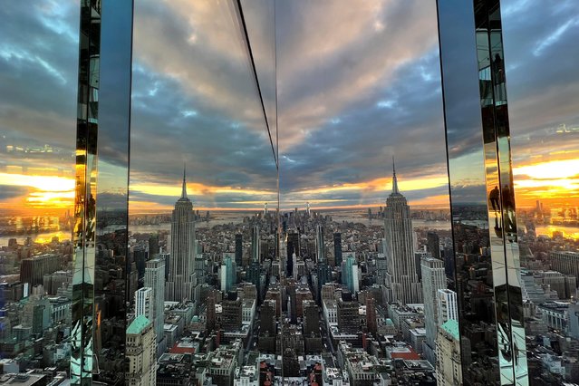 The Empire State Building and New York’s skyline are seen during the preview of SUMMIT One Vanderbilt observation deck, which is spread across the top four floors of the new One Vanderbilt tower in Midtown Manhattan, in New York City, New York, U.S., October 18, 2021. (Photo by Eduardo Munoz/Reuters)