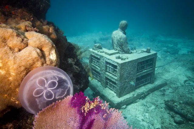 “The dream collector”. Underwater Sculpture, Museo Subacuático de Arte, Cancun. (Photo by Jason deCaires Taylor/UnderwaterSculpture)