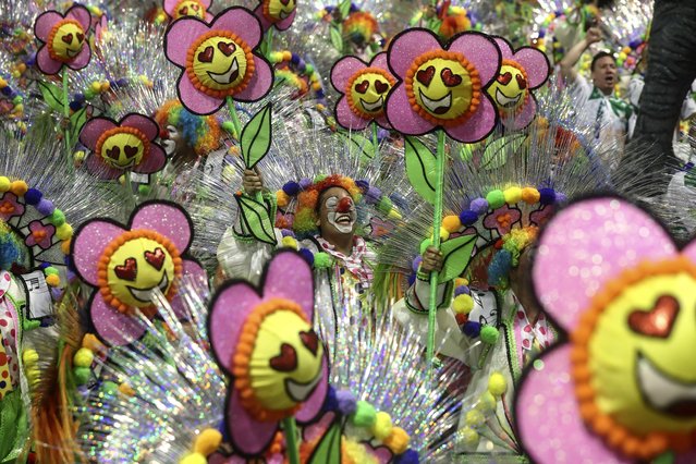 Members of the samba school of the Grupo Especial Unidos de Vila Maria parade during the first day of the carnival celebrations at the Anhembi sambadrome in Sao Paulo, Brazil, 17 February 2023. Some 46 million people are expected to take part in Brazil's carnival celebration throughout the country, including thousands of foreign tourists, as well as generate income of some 1,558 million US dollars in the next five days. (Photo by Sebastiao Moreira/EPA)