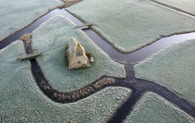 A view of St Thomas Becket church during the morning frost, in Fairfield, Kent, England, Thursday, January 6, 2022, following freezing overnight temperatures. (Photo by Gareth Fuller/PA Wire via AP Photo)