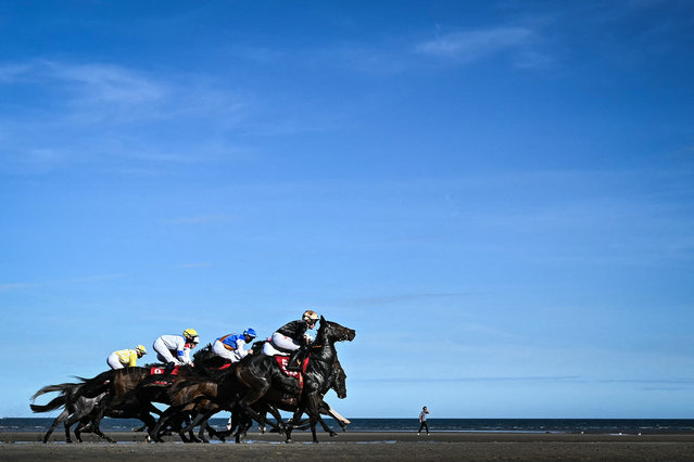 Horses compete on the first race over the sand, on the course on Laytown beach, in County Meath on the east coast of Ireland, on September 16, 2024, during The Laytown Races. (Photo by Paul Ellis/AFP Photo)