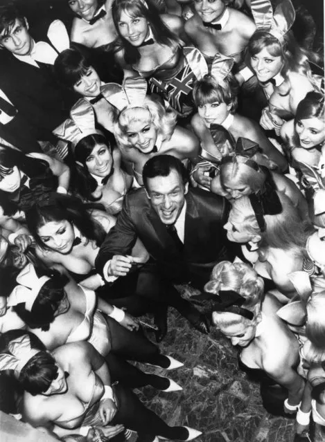 Hugh Hefner, The Director Of The Play-Boy Newspaper And Club, Pictured Surrounded By 50 Bunnies On June 27, 1966. They Were To Work At His New Club In London  (Photo by Keystone-France/Gamma-Keystone via Getty Images)