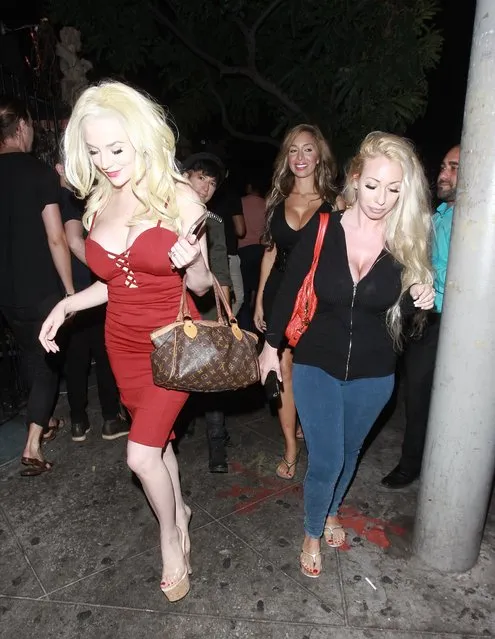 Reality stars Courtney Stodden and Farrah Abraham spend time together at The Abbey bar in Los Angeles, California on August 31, 2016. (Photo by Bello/Splash News)