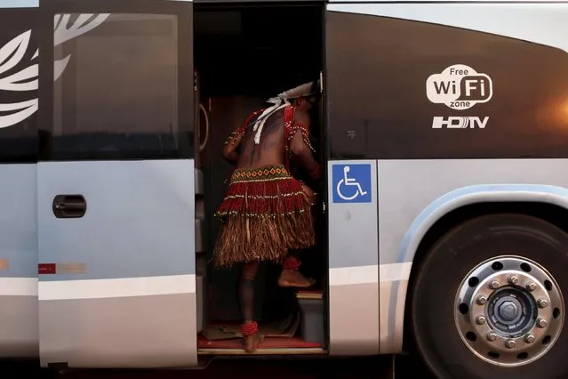 A indigenous man from the Pataxo tribe enters a bus after arriving to participate in the I World Games for Indigenous People in Palmas, Brazil, October 20, 2015. (Photo by Ueslei Marcelino/Reuters)