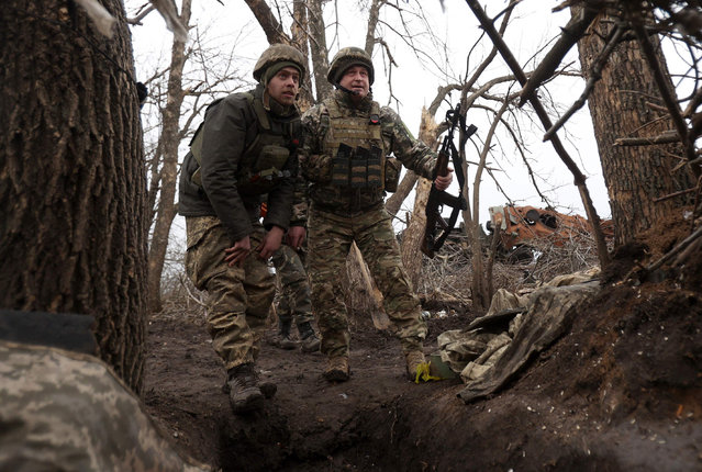 Ukrainian servicemen attend on their position on the frontline with Russian troops near Ugledar, Donetsk region, on February 27, 2023. (Photo by Anatolii Stepanov/AFP Photo)