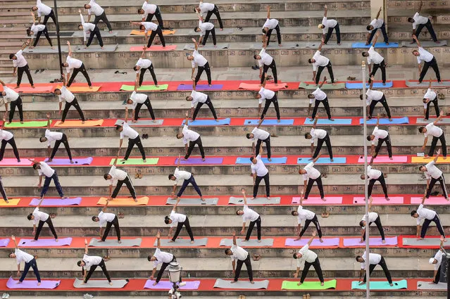 Border Security Force (BSF) personnel take part in a yoga session on the International Day of Yoga, at India-Pakistan Wagah border post about 35kms from Amritsar on June 21, 2023. (Photo by Narinder Nanu/AFP Photo)