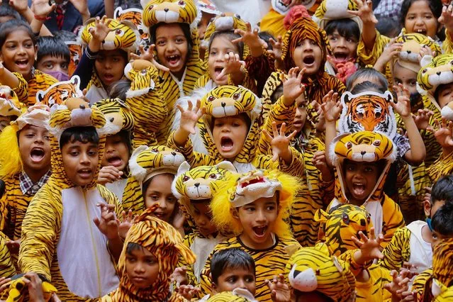 Indian school children wearing tiger costumes and masks participate in the “Save Our Tiger” awareness campaign on International Tiger Day in Bangalore, India, 29 July 2022. World Tiger Day is observed every year on 29 July. (Photo by Jagadeesh N.V./EPA/EFE/Rex Features/Shutterstock)