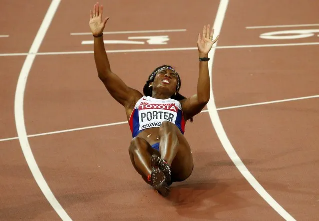 Tiffany Porter of Britain falls after competing in the women's 100 metres hurdles final during the 15th IAAF World Championships at the National Stadium in Beijing, China August 28, 2015. (Photo by David Gray/Reuters)