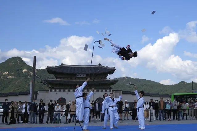 Members of Taekwondo demonstration team break plates during the Taekwondo demonstration near the Gwanghwamun, one of South Korea's well-known landmarks, at a square in downtown Seoul, South Korea, Friday, October 7, 2022. (Photo by Lee Jin-man/AP Photo)