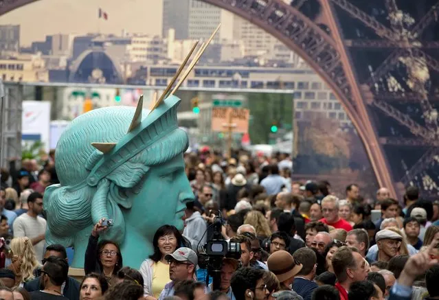 People attend the "savoir-faire" fair in New York on September 27, 2015. (Photo by Alain Jocard/Reuters)
