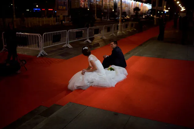 A couple poses for wedding photos on the red carpet at the San Sebastian Film Festival, September 18, 2016. (Photo by Vincent West/Reuters)