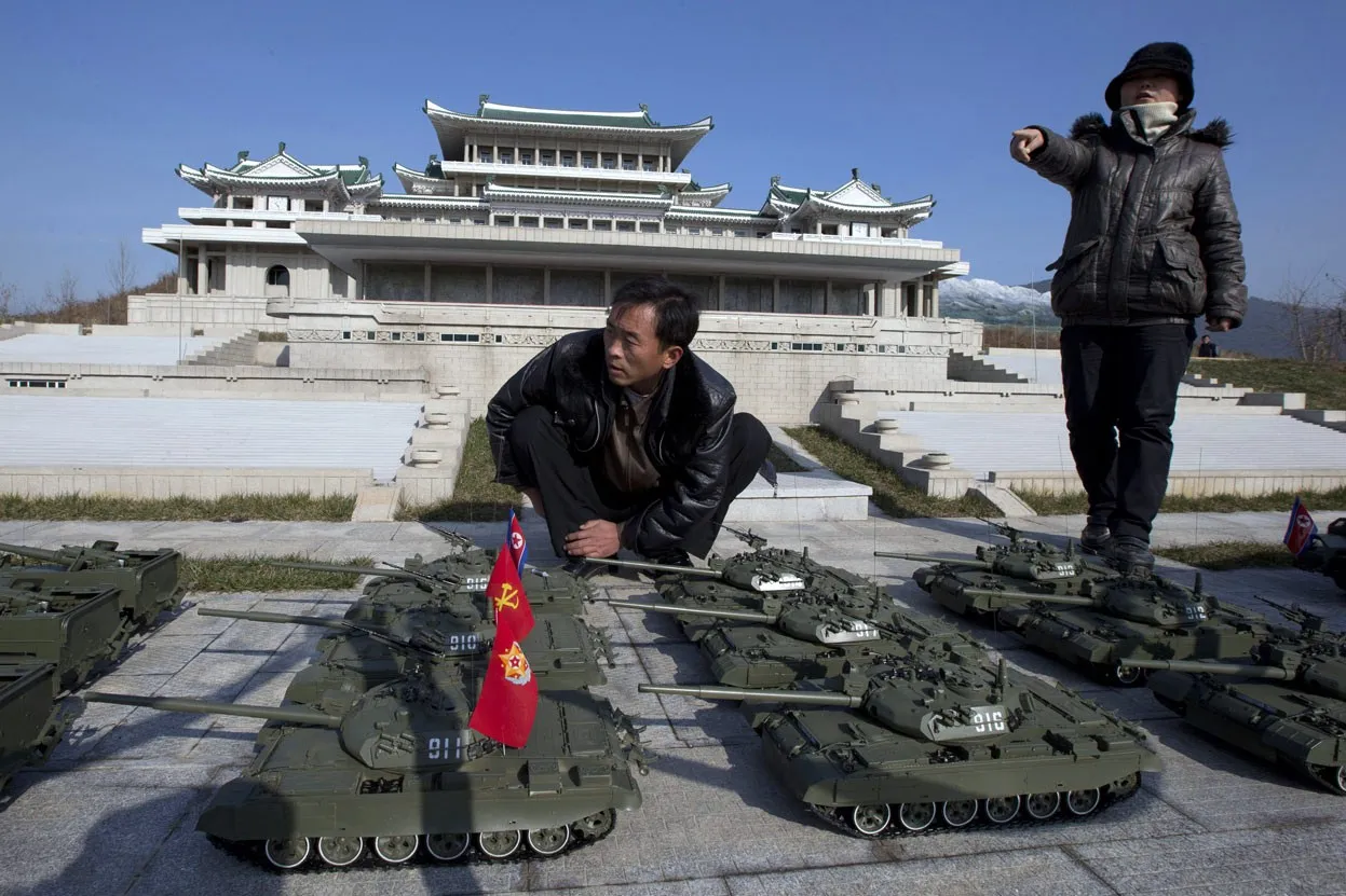 Новый танк северной кореи. Северная Корея 1991. Сонгун в Северной Корее. Северная Корея 2023. Северная Корея взгляд изнутри.