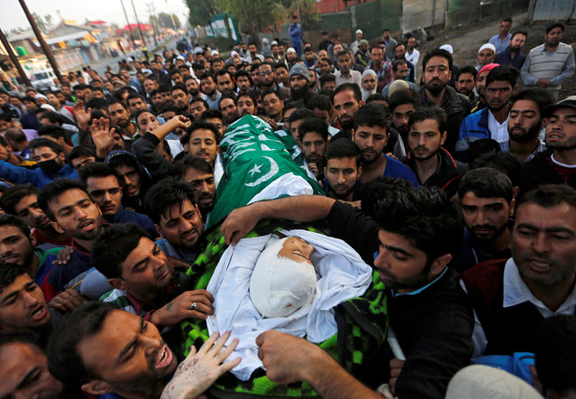 Kashmiri people carry the body of Junaid Akhoon, 12, who according to local media was killed on Friday afternoon by pellets fired by Indian police, during his funeral in Srinagar, October 8, 2016. (Photo by Danish Ismail/Reuters)