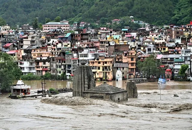 A submerged temple is pictured as the river Beas overflows following heavy rains in Mandi in the northern state of Himachal Pradesh, India on July 10, 2023. (Photo by Reuters/Stringer)
