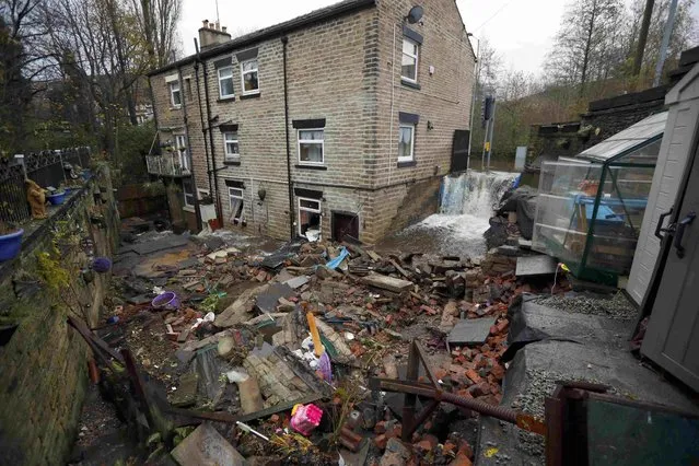 Flood water flows past terraced houses in Stalybridge, Britain November 22, 2016. (Photo by Phil Noble/Reuters)