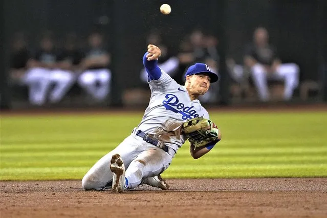 Los Angeles Dodgers' Kiké Hernández throws to first for the out after fielding a grounder by Arizona Diamondbacks' Carson Kelly during the third inning of a baseball game Tuesday, August 8, 2023, in Phoenix. (Photo by Matt York/AP Photo)
