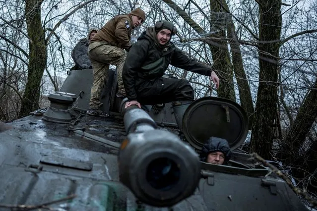 Ukrainian service members of the 4th Ivan Vyhovskyi Separate Tank Brigade take their seats in a 2S1 Gvozdika self-propelled howitzer before firing toward Russian troops near the front line town of Kupiansk, amid Russia's attack on Ukraine, on Christmas Eve in Kharkiv region, Ukraine on December 24, 2023. (Photo by Viacheslav Ratynskyi/Reuters)