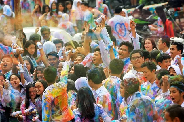 Indonesian high school students celebrate finishing their national final examinations in Medan, North Sumatra, Indonesia, 15 April 2015. Indonesian students spray-paint their school uniforms in a tradition to celebrate their graduation. (Photo by Dedi Sahputra/EPA)