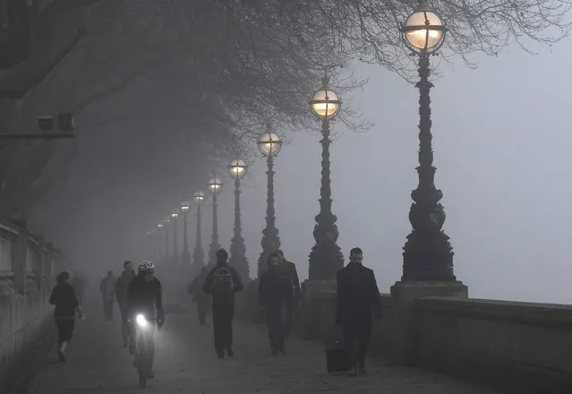 People walk along The Embankment during a foggy morning in London, Britain, January 23, 2017. (Photo by Toby Melville/Reuters)