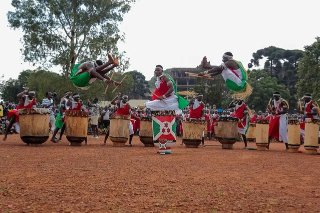 Traditional Burundian drummers perform the royal drum dance during the national drummer contest in Gitega, Burundi, on December 20, 2021. The drums of Burundi was inscribed in 2014 on the intangible cultural heritage list of the United Nations' cultural agency UNESCO. (Photo by Tchandrou Nitanga/AFP Photo)