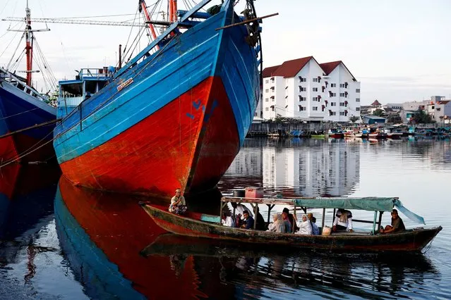 Indonesian Muslims ride on a wooden boat to attend mass prayers at Sunda Kelapa port during Eid al-Fitr, marking the end of the holy fasting month of Ramadan, in Jakarta, Indonesia, on April 10, 2024. (Photo by Willy Kurniawan/Reuters)
