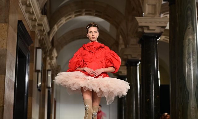 A model walks the runway at the Simone Rocha show during London Fashion Week September 2024 on September 15, 2024 in London, England. (Photo by Hoda Davaine/Dave Benett/Getty Images)