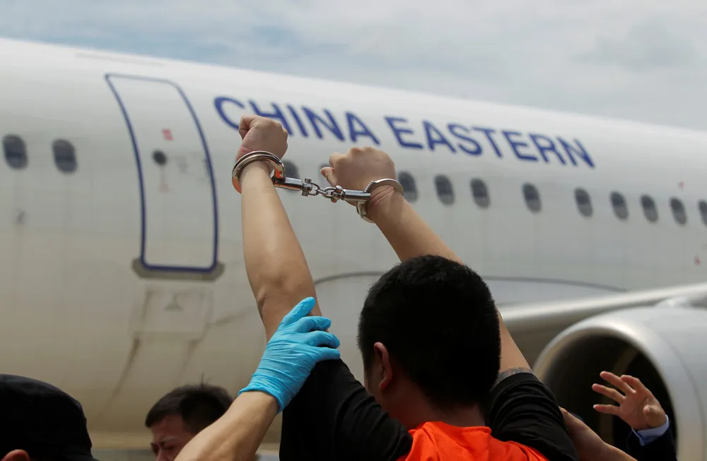 Taiwanese Suspects Deported to China