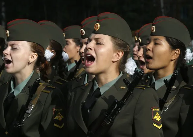First year cadets of the Military University of Communication shout a greeting during an oath-taking ceremony in St.Petersburg September 6, 2014. (Photo by Alexander Demianchuk/Reuters)