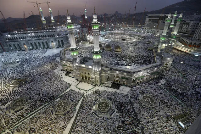 Muslim pilgrims pray around the holy Kaaba at the Grand Mosque, during the annual Hajj pilgrimage in Mecca, Saudi Arabia September 27, 2014. (Photo by Muhammad Hamed/Reuters)