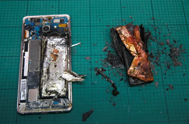 A Samsung Note 7 handset is pictured next to its charred battery after catching fire during a test at the Applied Energy Hub battery laboratory in Singapore October 5, 2016. (Photo by Edgar Su/Reuters)